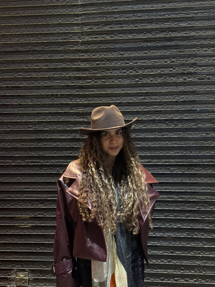 Suede hat in brown